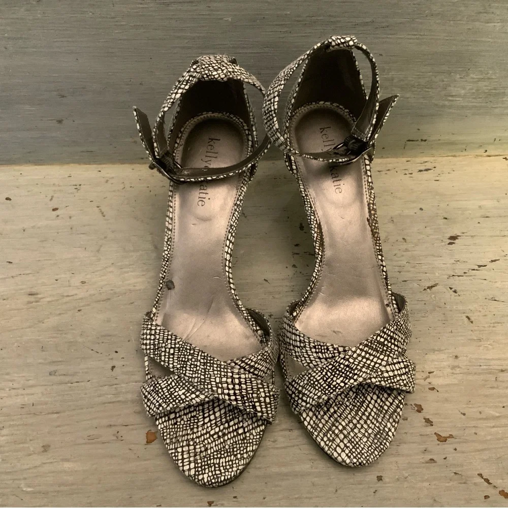 Kelly & Katie Black White Ankle Strap Kitten‎ Heels 3” Size 8.5 Good Condition